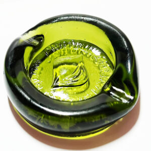 Popielniczka szklana bok Huta Prądniczanka fot. Tomasz Zmarlik