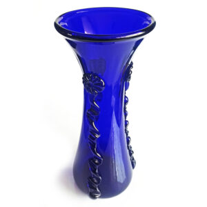 Wazon szklany kobaltowy profil Huta Prądniczanka fot. Magdalena Przybycień